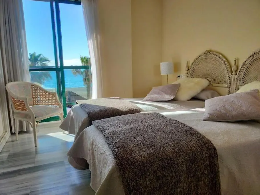 Apartamento De Lujo En Primera Linea De Playa トレモリノス